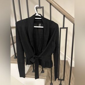 90% new H&M women cardigan. Size: S